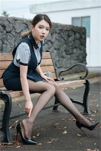 胸大美女穿个透明衣服