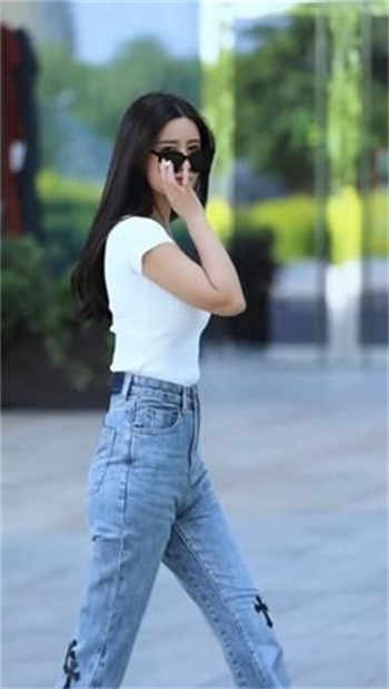 胸大美女穿个透明衣服