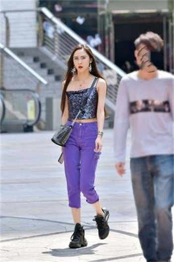 胸大美女穿个透明衣服