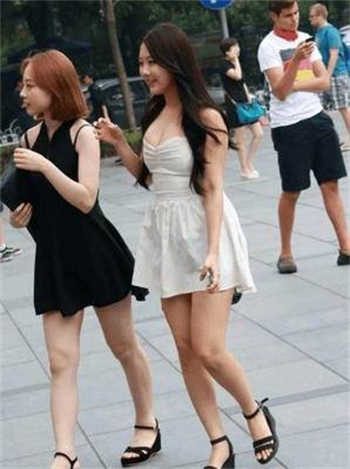 兴奋的商务女性2