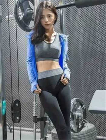 树林老头失足妇女图片