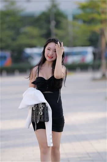 公园散步的超级气质女神