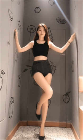 猫爪摁狗头讲的什么