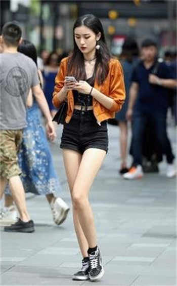 老婆晚回家被老公打作文