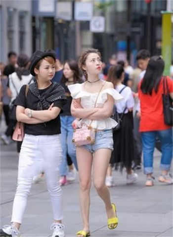有本小说主角叫江小白