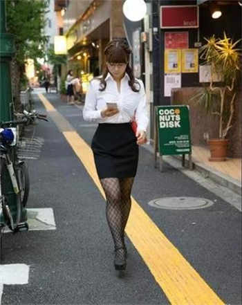 一路向君生夜莫深沈