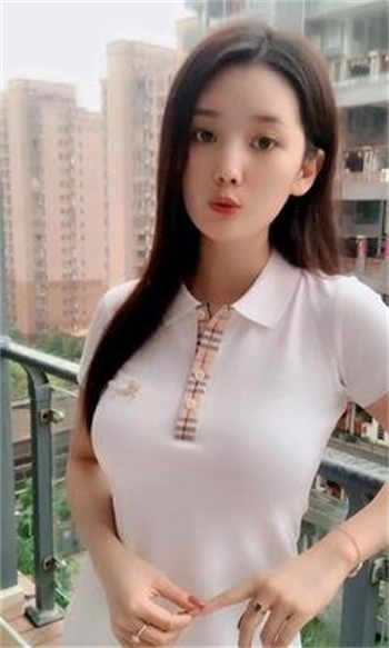商务出差戴绿帽子的女领导