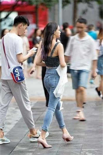 苏小小房东