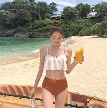 老板和员工在办公室